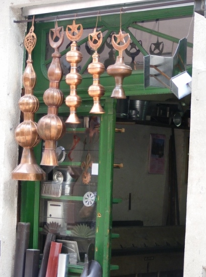 Bottega artigiana nelle vie di Sarajevo